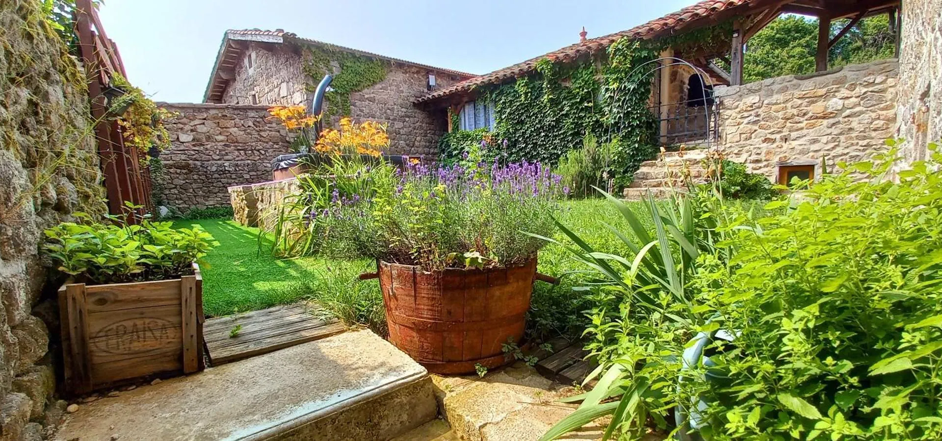 Holiday home Les Gites Du Couvent Nozieres